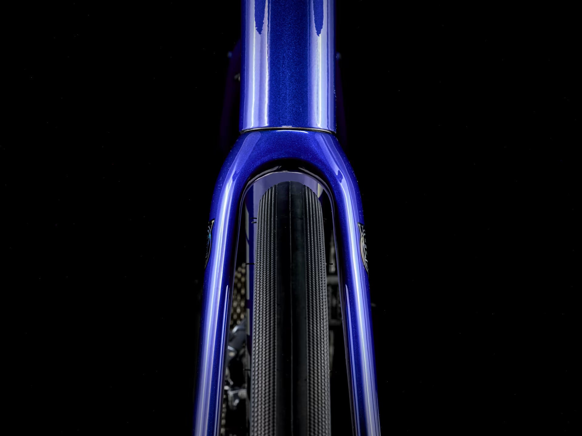 TREK Domane AL 4 Gen 4 (Hex Blue to Marianas Blue Fade)