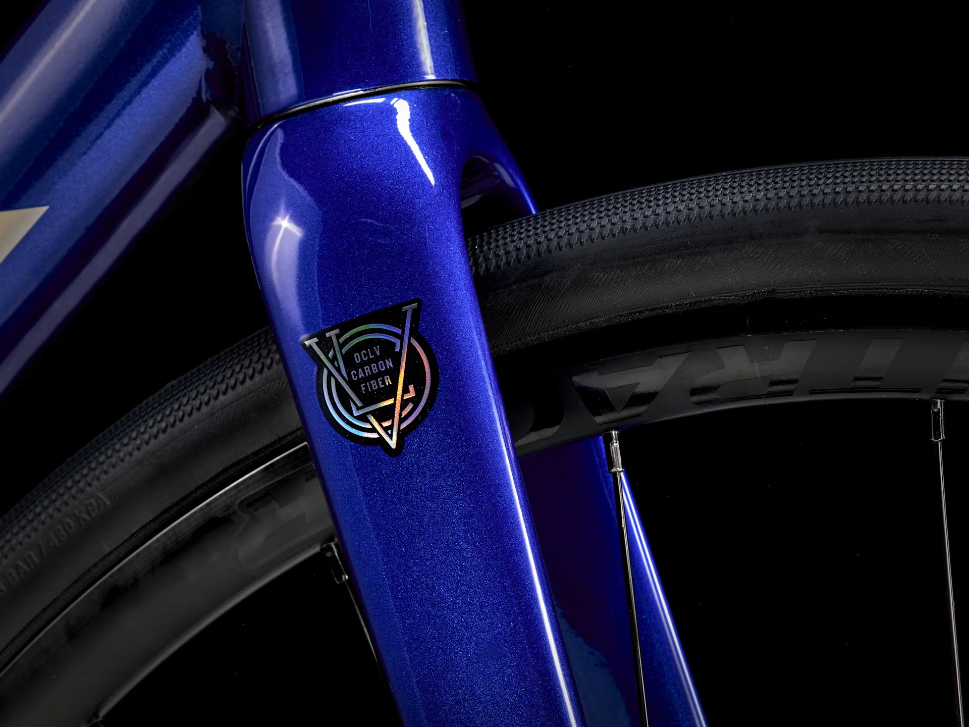 TREK Domane AL 4 Gen 4 (Hex Blue to Marianas Blue Fade)