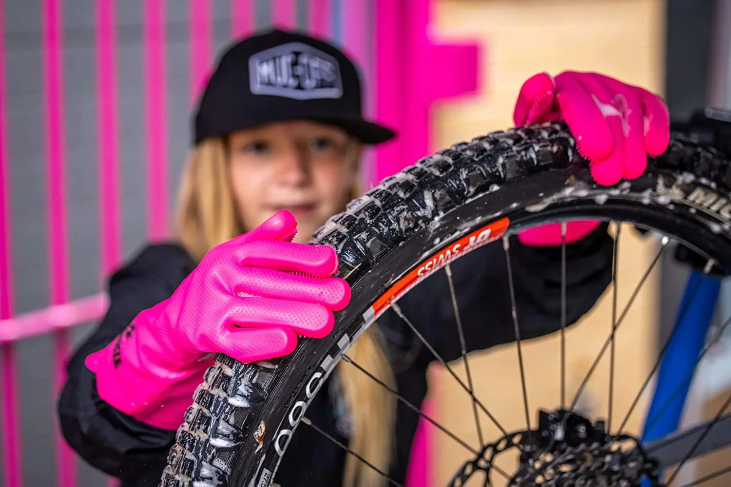 Muc-off Deep Scrubber Gloves (Pink)