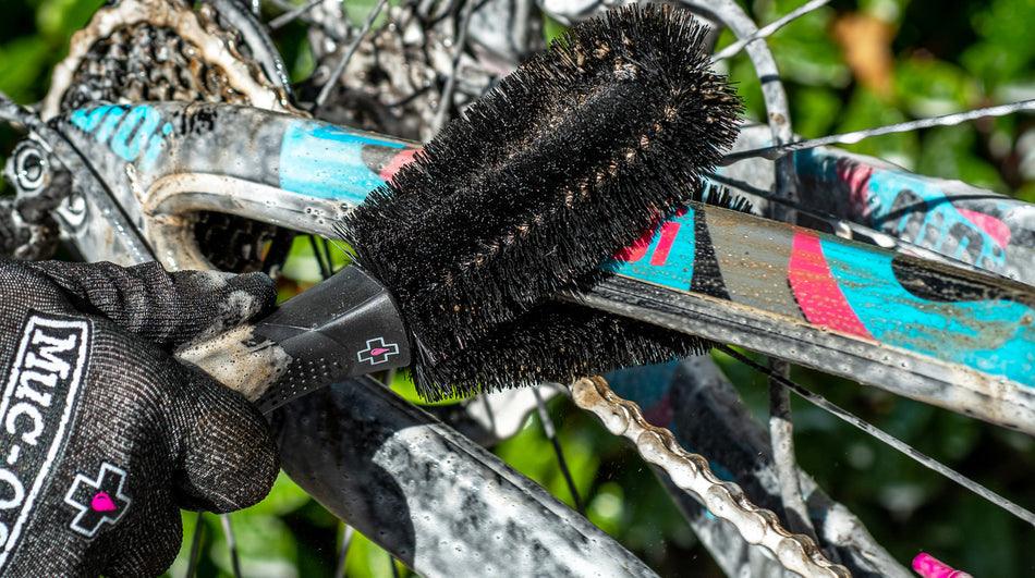 Muc-Off Two Pronged Brush