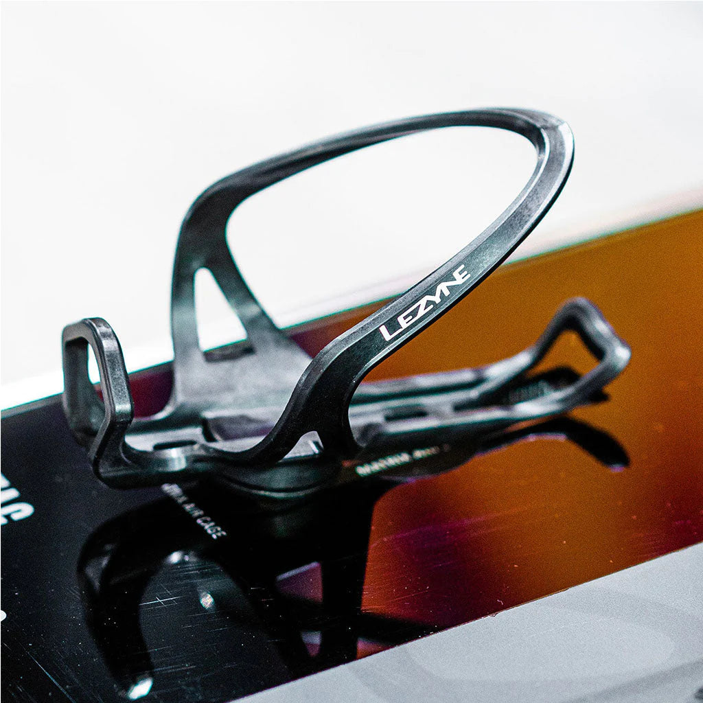 LEZYNE BOTTLE CAGE AIRTAGGER MATRIX-BLACK